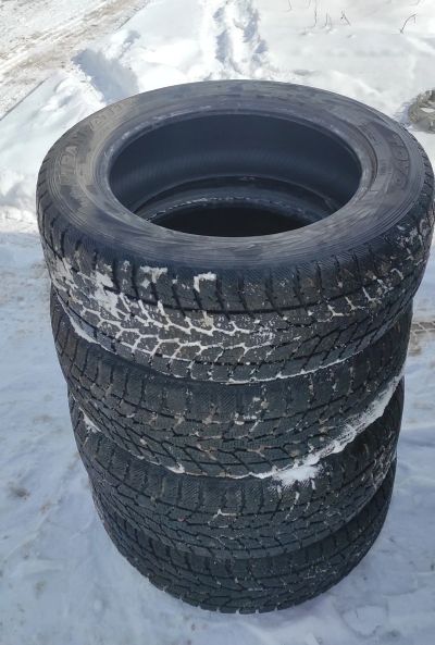 Лот: 20205545. Фото: 1. Шины зимние 215/60 R17 Toyo winter... Шины