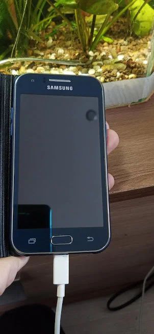 Лот: 16207594. Фото: 1. Samsung Galaxy j1 (SM-J100FN). Смартфоны