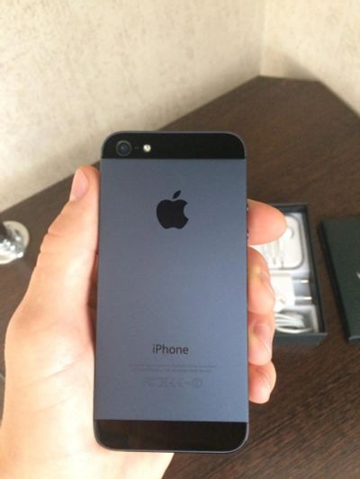 Лот: 8371444. Фото: 1. IPhone 5 Black 16 gb. Смартфоны