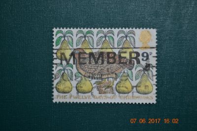 Лот: 9803392. Фото: 1. Марка Великобритании 1977г. Куропатка. Марки