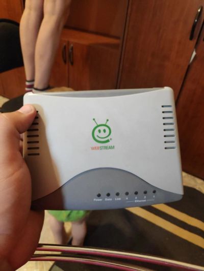 Лот: 16051945. Фото: 1. ADSL модем и блок питания на 10V... Проводные модемы