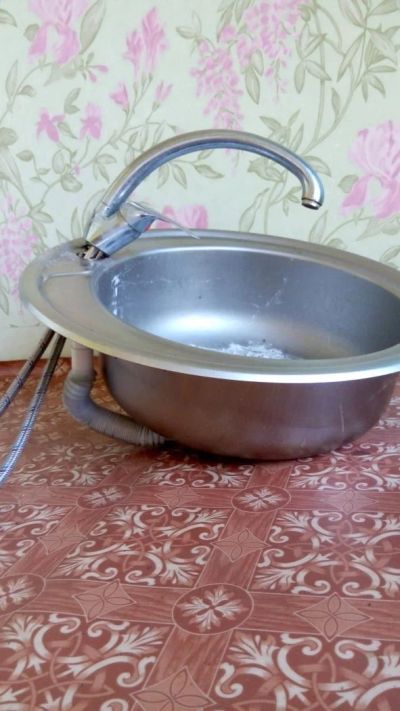 Лот: 10190248. Фото: 1. продам раковину со смесителем... Мойки кухонные