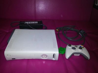 Лот: 3354382. Фото: 1. Игровая приставка Xbox 360. Игровые приставки, консоли