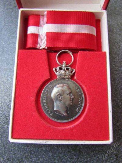 Лот: 5870880. Фото: 1. медаль За гражданские и военные... Другое (значки, медали, жетоны)