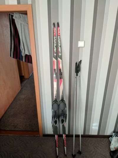 Лот: 12275096. Фото: 1. Лыжный комплект: лыжи larsen sport... Комплект в сборе