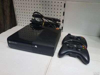 Лот: 13803717. Фото: 1. Игровая консоль Xbox 360 e console. Игры для консолей