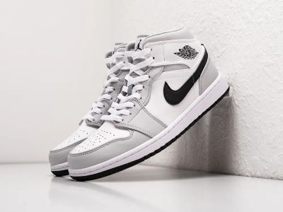 Лот: 24978692. Фото: 1. Кроссовки Nike Air Jordan 1 Mid. Кеды, кроссовки, слипоны