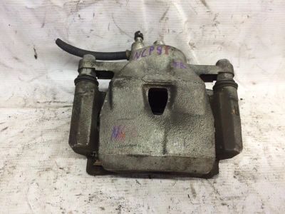Лот: 21412529. Фото: 1. суппорт Toyota Vitz NCP91, NCP90... Двигатель и элементы двигателя