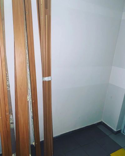 Лот: 16354885. Фото: 1. Плинтус с 2х комнатной от застройщика. Напольные покрытия