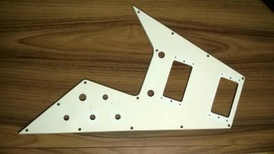 Лот: 4816493. Фото: 1. Gibson Flying V Pickguard cream. Гитары