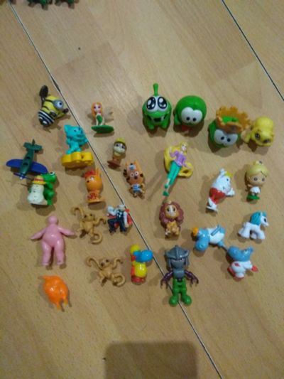 Лот: 15863354. Фото: 1. Маленькие игрушки из яиц с сюрпризом... Развивающие