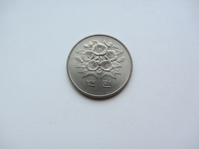 Лот: 14559743. Фото: 1. Южная Корея 100 вон 1981 " Первая... Азия