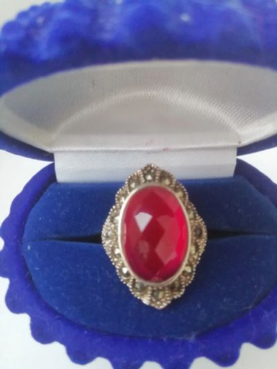 Лот: 19157753. Фото: 1. Серебряное кольцо с рубином и... Кольца, перстни