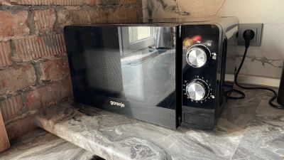 Лот: 25674737. Фото: 1. Микроволновая печь Gorenje MO20A3B. Микроволновки, мини-печи