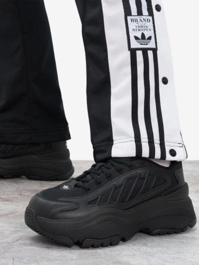 Лот: 25370796. Фото: 1. Кроссовки женские adidas Ozgaia... Кеды, кроссовки, слипоны