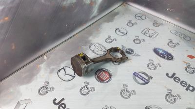 Лот: 23585097. Фото: 1. Шатун Volkswagen Passat ALG 078198401C. Двигатель и элементы двигателя