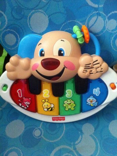 Лот: 7932163. Фото: 1. Fisher Price Смейся и учись Пианино-Щенок. Музыкальные