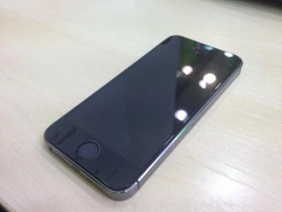 Лот: 4878699. Фото: 1. Iphone 5s 16 Gb черный (только... Смартфоны