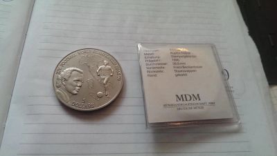 Лот: 4310069. Фото: 1. 5 dollars 14 football world championship... Другое (монеты)