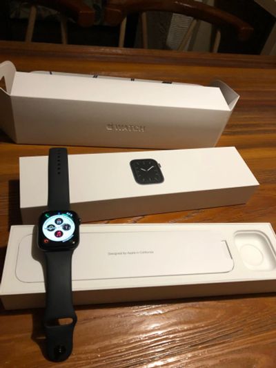 Лот: 15223362. Фото: 1. Apple Watch 5 . 44mm. Смарт-часы, фитнес-браслеты, аксессуары