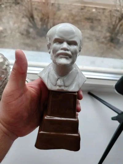 Лот: 22179585. Фото: 1. Ленин, фарфор 1924 год. Фарфор, керамика