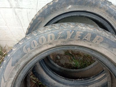 Лот: 19488758. Фото: 1. Зимние шины Goodyear 205/55/16. Шины