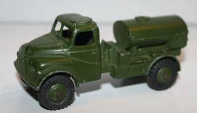 Лот: 3712269. Фото: 1. Металлическая модель Dinky Toys... Игрушки