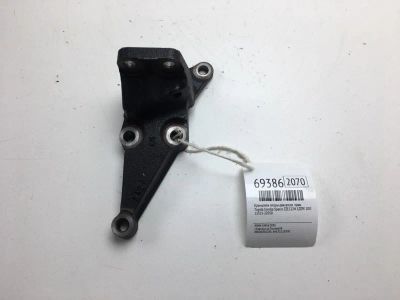 Лот: 20617214. Фото: 1. Кронштейн опоры двигателя Toyota... Двигатель и элементы двигателя