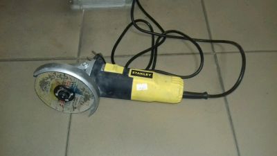 Лот: 11157931. Фото: 1. Угловая шлифмашина Stanley STGS1125... Электроинструмент