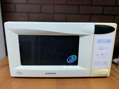 Лот: 17156701. Фото: 1. Микроволновая печь Samsung M1833NR. Для микроволновых печей