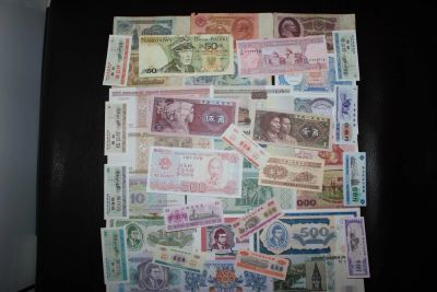 Лот: 9051130. Фото: 1. 40 разных банкнот Мира 1973 -... Другое (банкноты)