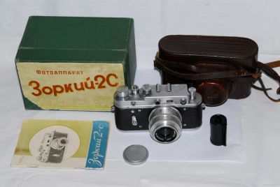 Лот: 3507695. Фото: 1. Фотоаппарат Зоркий-2С в коробке... Плёночные дальномерные, шкальные