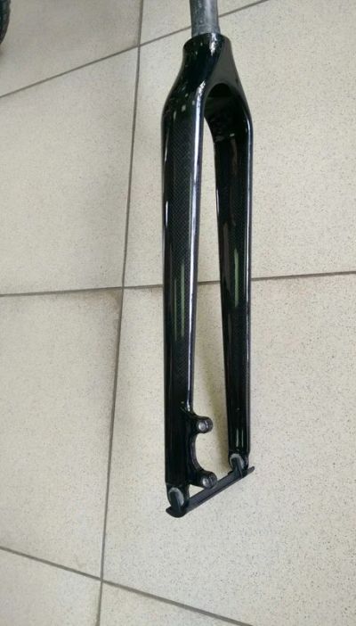 Лот: 5273375. Фото: 1. Вилка MTB 29" карбон, жесткая. Запчасти