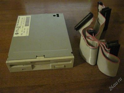 Лот: 743884. Фото: 1. Дисковод 3,5" плюс кабель интерфейсный. Приводы CD, DVD, BR, FDD