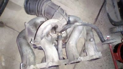Лот: 11692987. Фото: 1. Части впускного коллектора m10b18... Топливная система