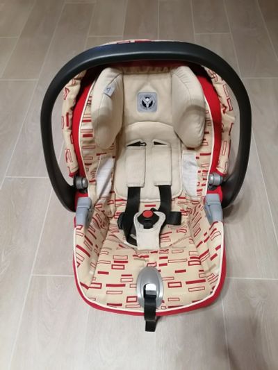 Лот: 15761106. Фото: 1. Автолюлька peg perego + база isofix. Детские автокресла
