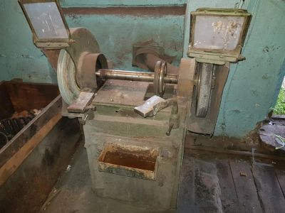 Лот: 9905773. Фото: 1. Станок точильный профессиональный. Промышленное