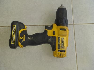 Лот: 15988564. Фото: 1. Шуруповерт Dewalt DCD710. Электроинструмент