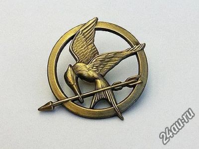 Лот: 4829790. Фото: 1. брошь сойка пересмешница из голодных... Броши
