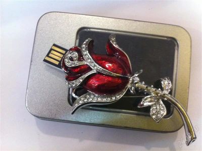 Лот: 1943677. Фото: 1. USB флеш-диск 4GB роза со стразами... USB-флеш карты