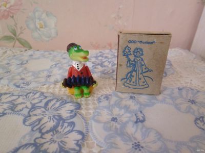 Лот: 13640490. Фото: 1. Киндер игрушка Крокодил Гена с... Игрушки