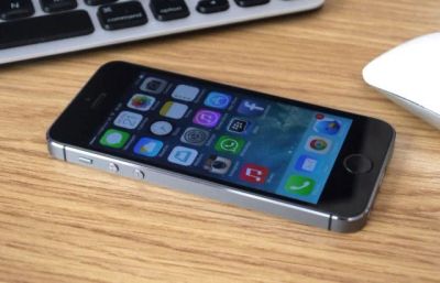 Лот: 12435966. Фото: 1. iPhone SE 32 black. Смартфоны