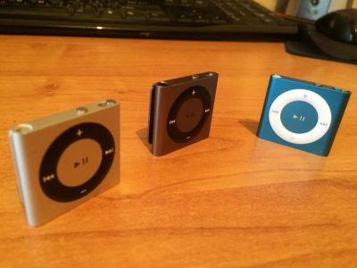 Лот: 4657842. Фото: 1. Ipod shuffle 4g 2gb. 2 штуки за... Плееры