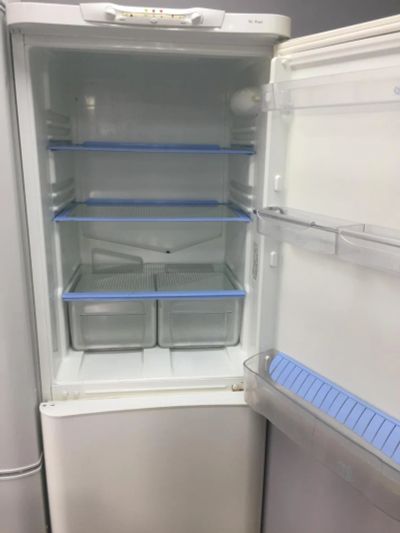 Лот: 10600601. Фото: 1. Indesit c 132 nfg. Холодильники, морозильные камеры