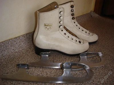 Лот: 3656100. Фото: 1. Коньки Botas. Коньки