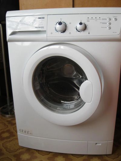Лот: 5878647. Фото: 1. Узкая стиральная машина Zanussi... Стиральные машины