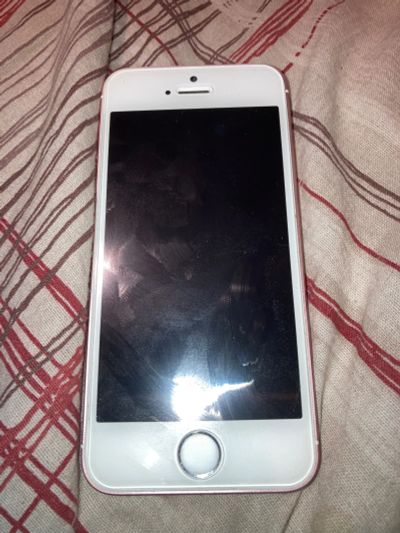 Лот: 19165674. Фото: 1. iPhone se 32гб розовый. Смартфоны