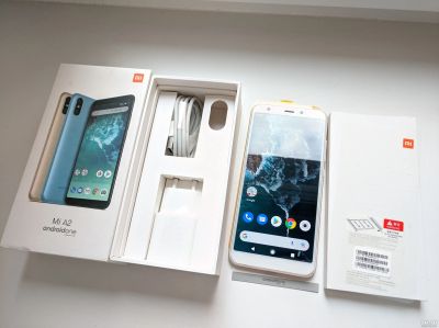 Лот: 18265100. Фото: 1. Xiaomi MI A2 6/128 в отличном... Смартфоны