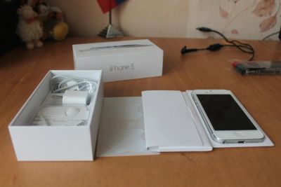 Лот: 6106886. Фото: 1. Apple iphone 5 16gb white. Смартфоны