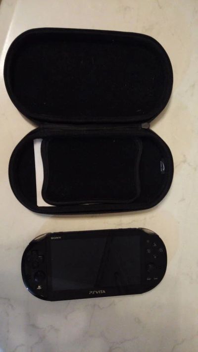 Лот: 6400590. Фото: 1. Комплект Sony PS Vita Wi-Fi (черная... Игровые приставки, консоли